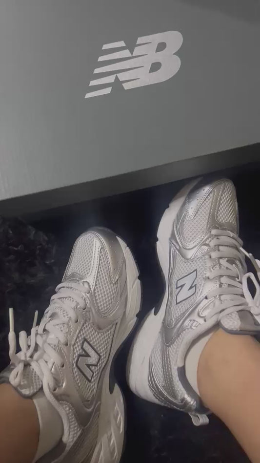 TENIS NEW BALANCE 530 PLATEADO