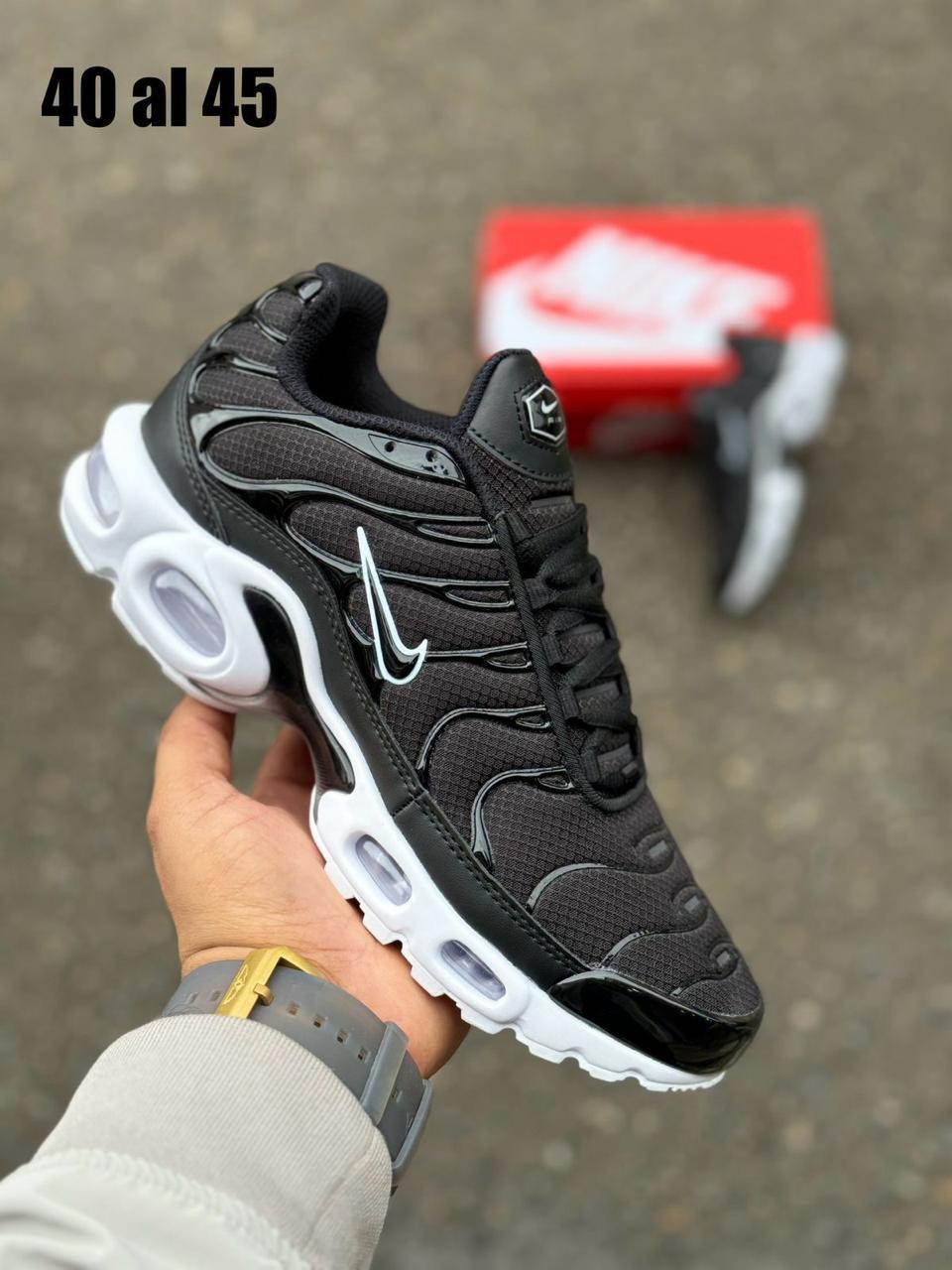 TENIS NIKE TN NEGRO/BLANCO
