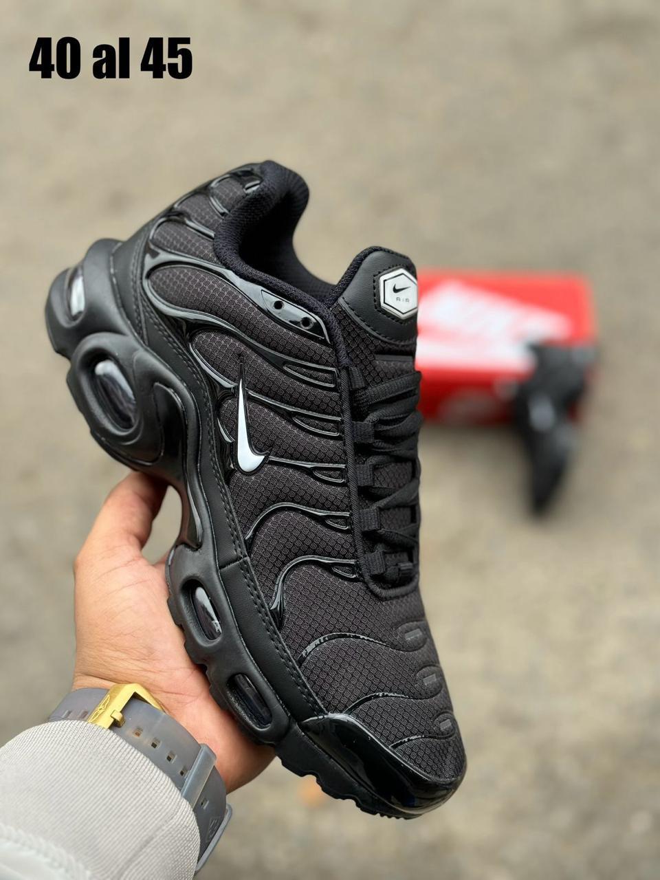 TENIS NIKE TN NEGROS