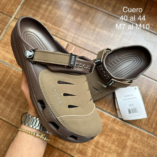 CROCS CUERO CAFE OSCURO