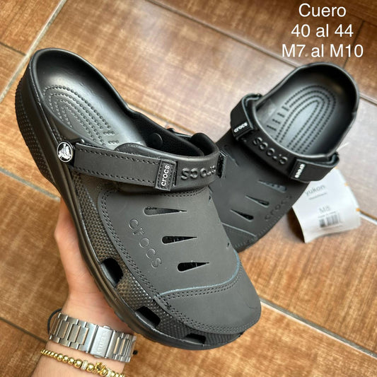 CROCS CUERO NEGRAS