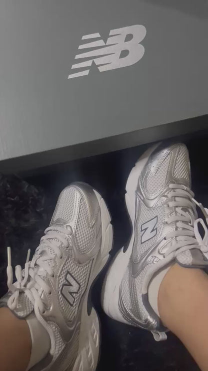 TENIS NEW BALANCE 530 PLATEADO