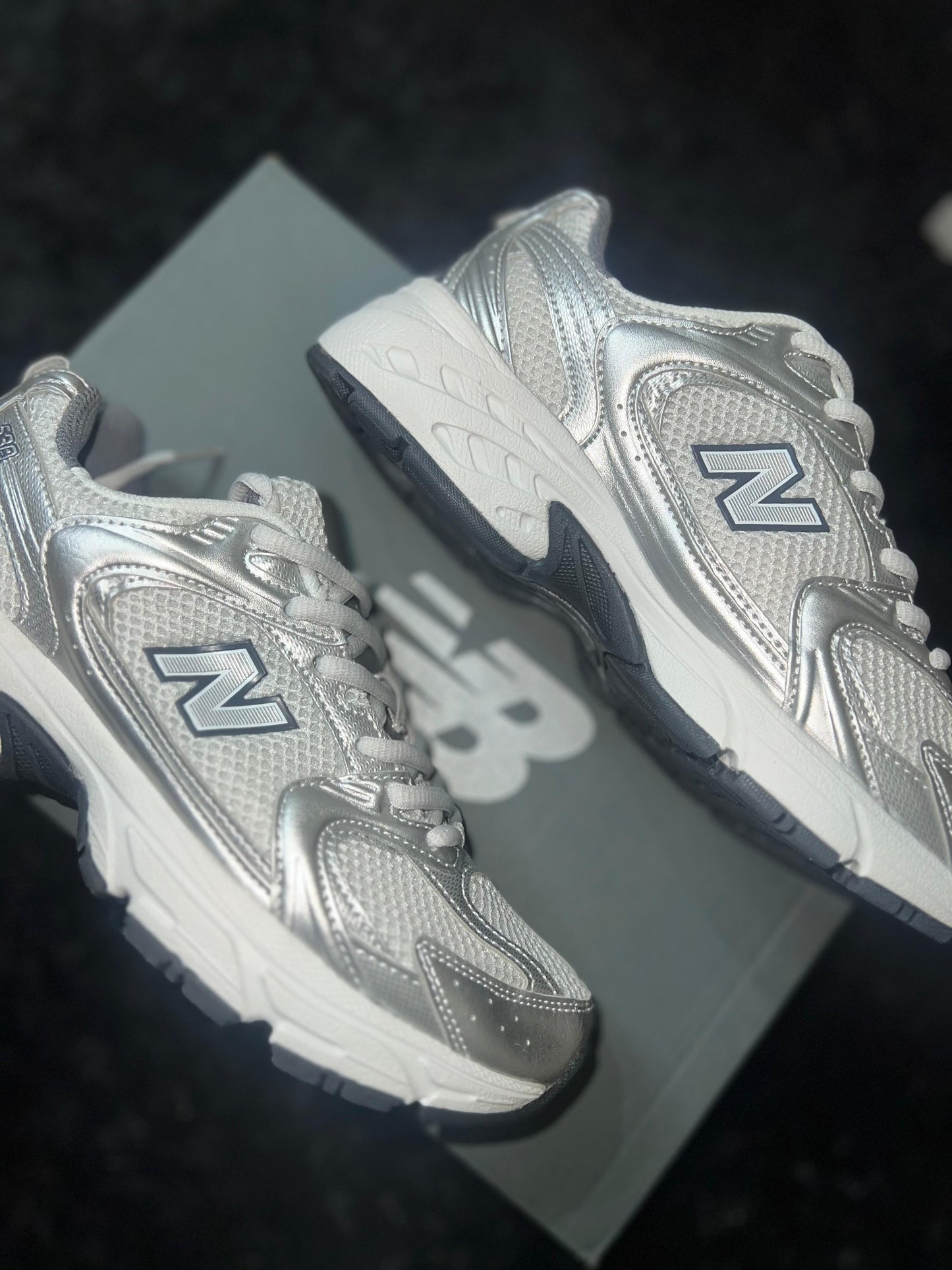 TENIS NEW BALANCE 530 PLATEADO