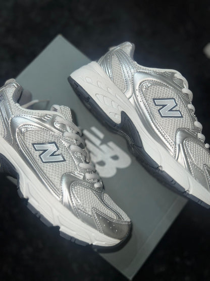 TENIS NEW BALANCE 530 PLATEADO