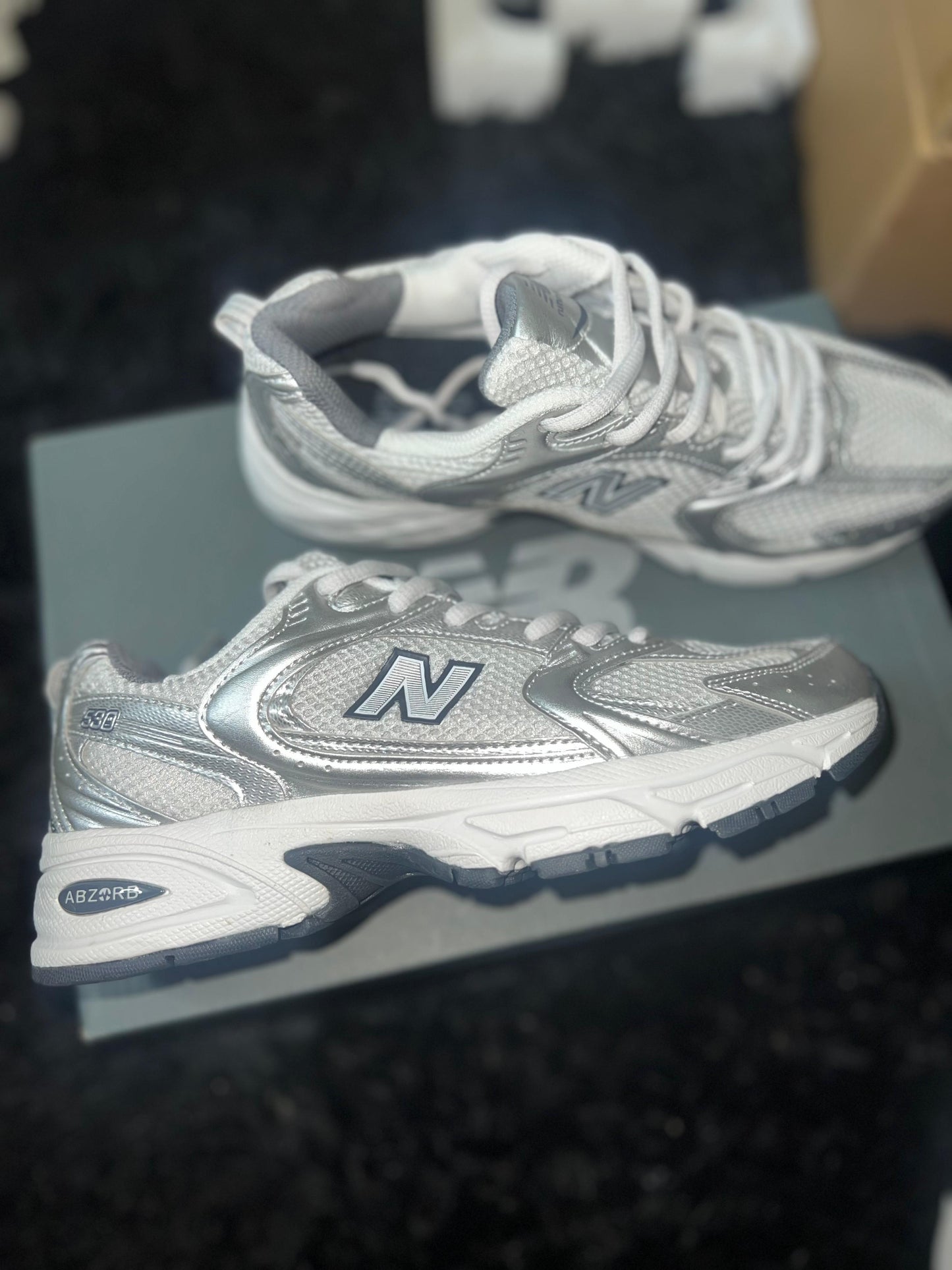 TENIS NEW BALANCE 530 PLATEADO