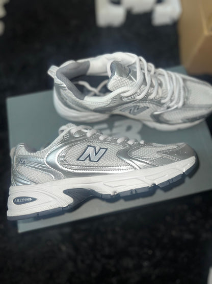 TENIS NEW BALANCE 530 PLATEADO