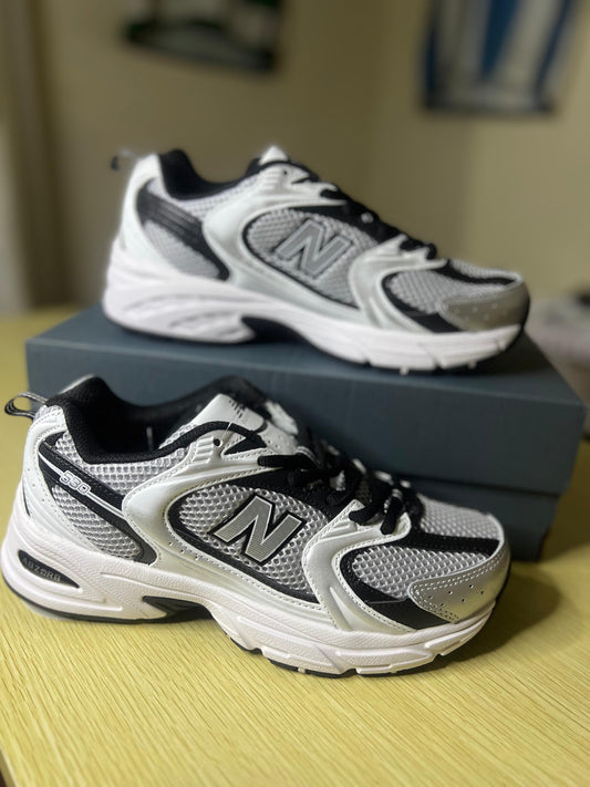 TENIS NEW BALANCE GRIS/NEGRO