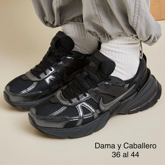 TENIS NIKE V2K NEGROS