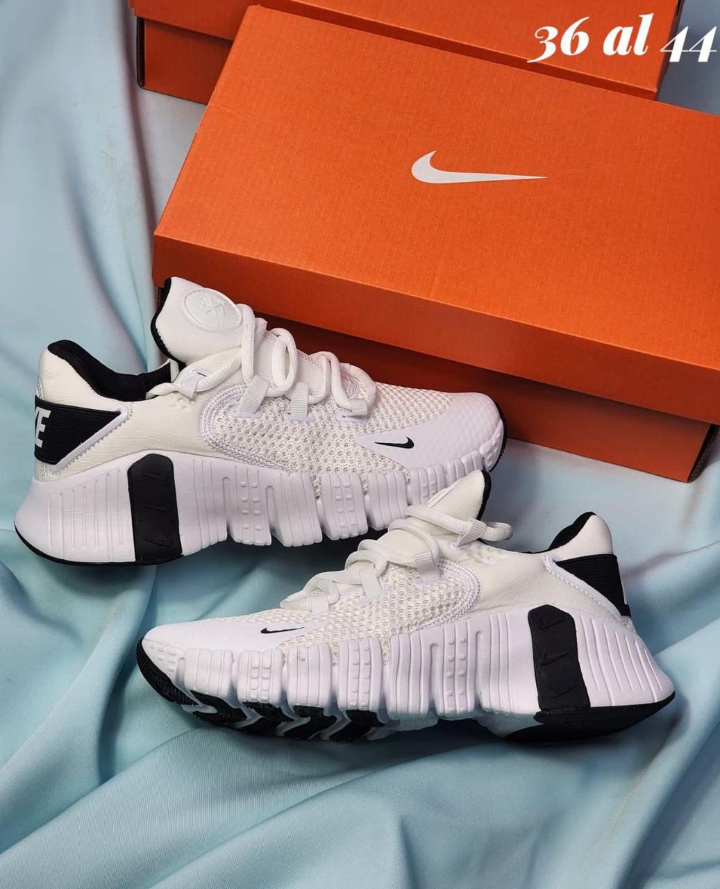 TENIS NIKE METCON BLANCOS