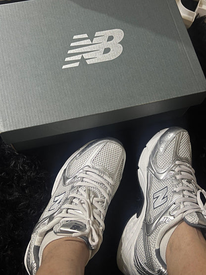 TENIS NEW BALANCE 530 PLATEADO