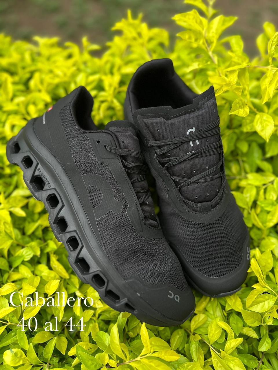 ON MONSTERSCLOUD RUNNING NEGROS